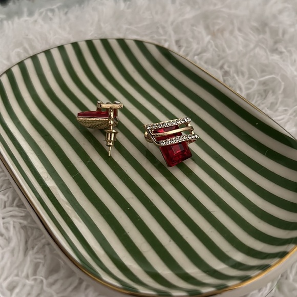 💎BOGO FREE💎 BEAUTIFUL RED EARRINGS - Picture 2 of 2
